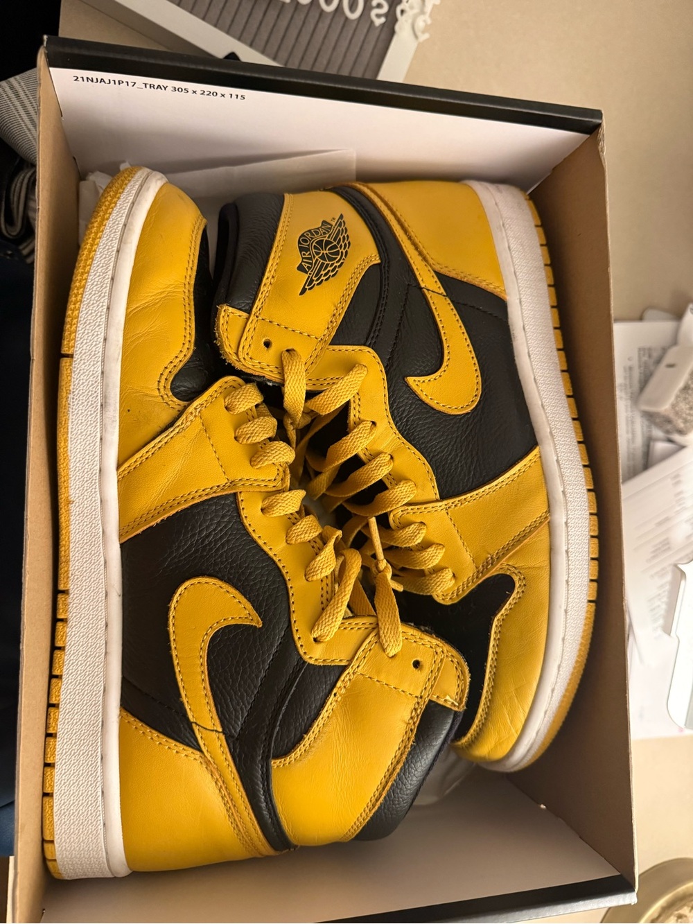 Nike Air Jordan 1 Mid - Black/Yellow